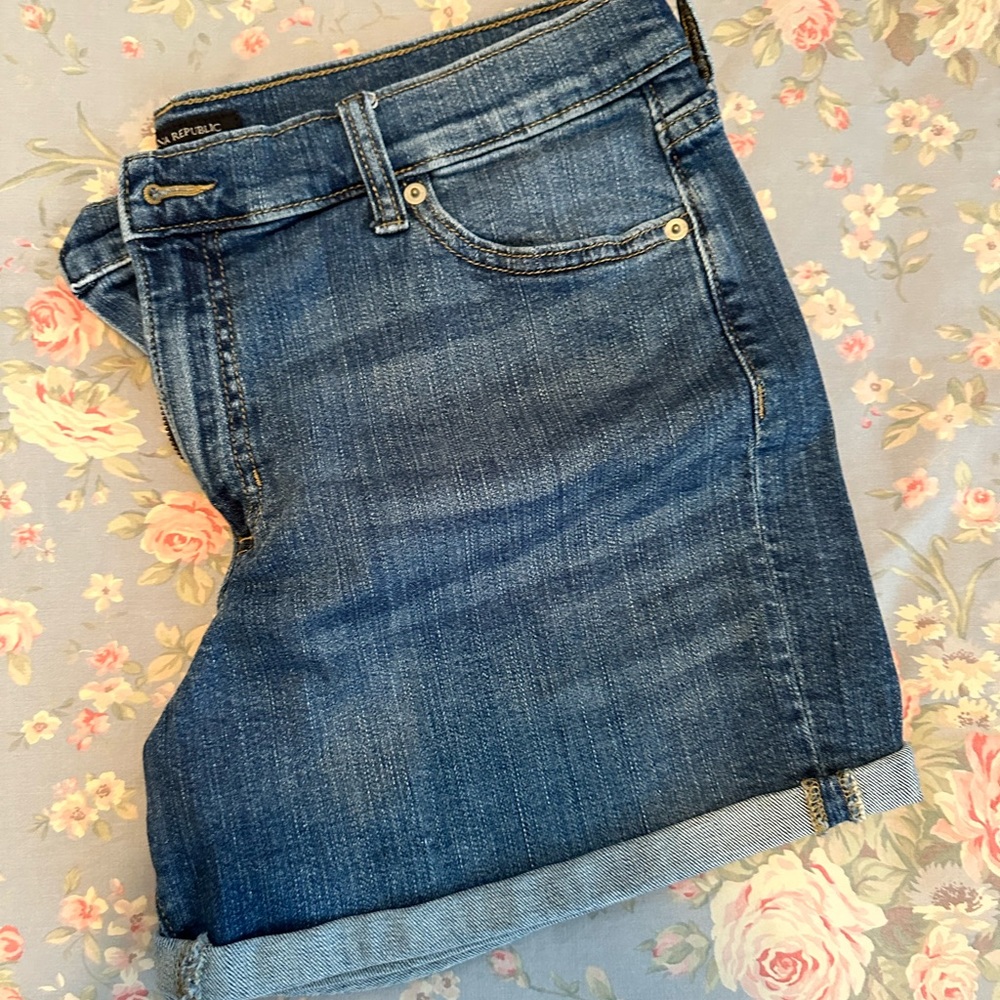 Banana Republic denim shorts, size 10, like new!